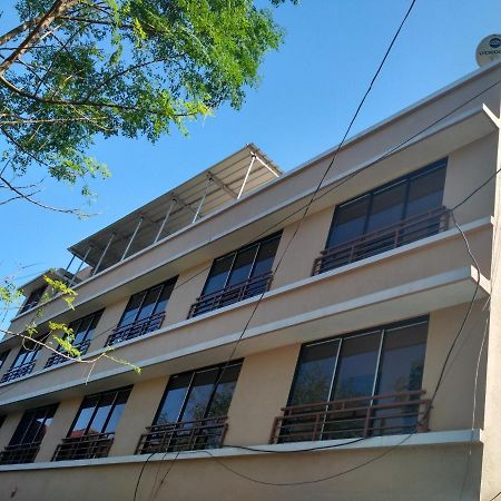 Hotel Rajendra Chinchani Bagian luar foto