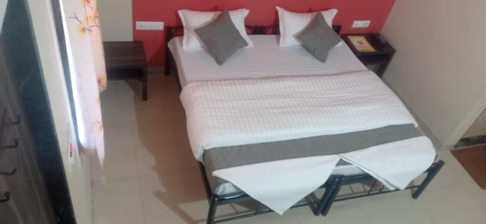 Hotel Rajendra Chinchani Bagian luar foto