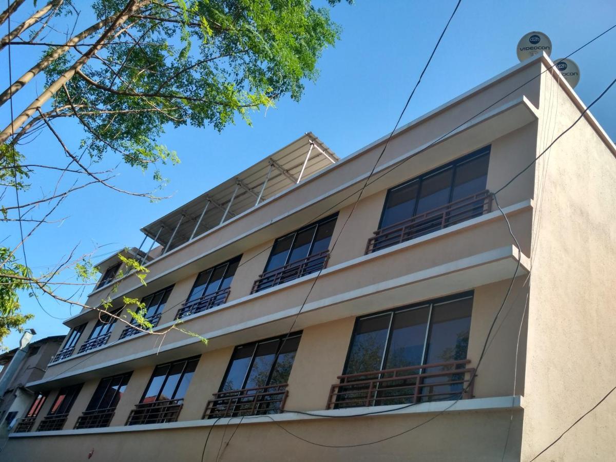 Hotel Rajendra Chinchani Bagian luar foto